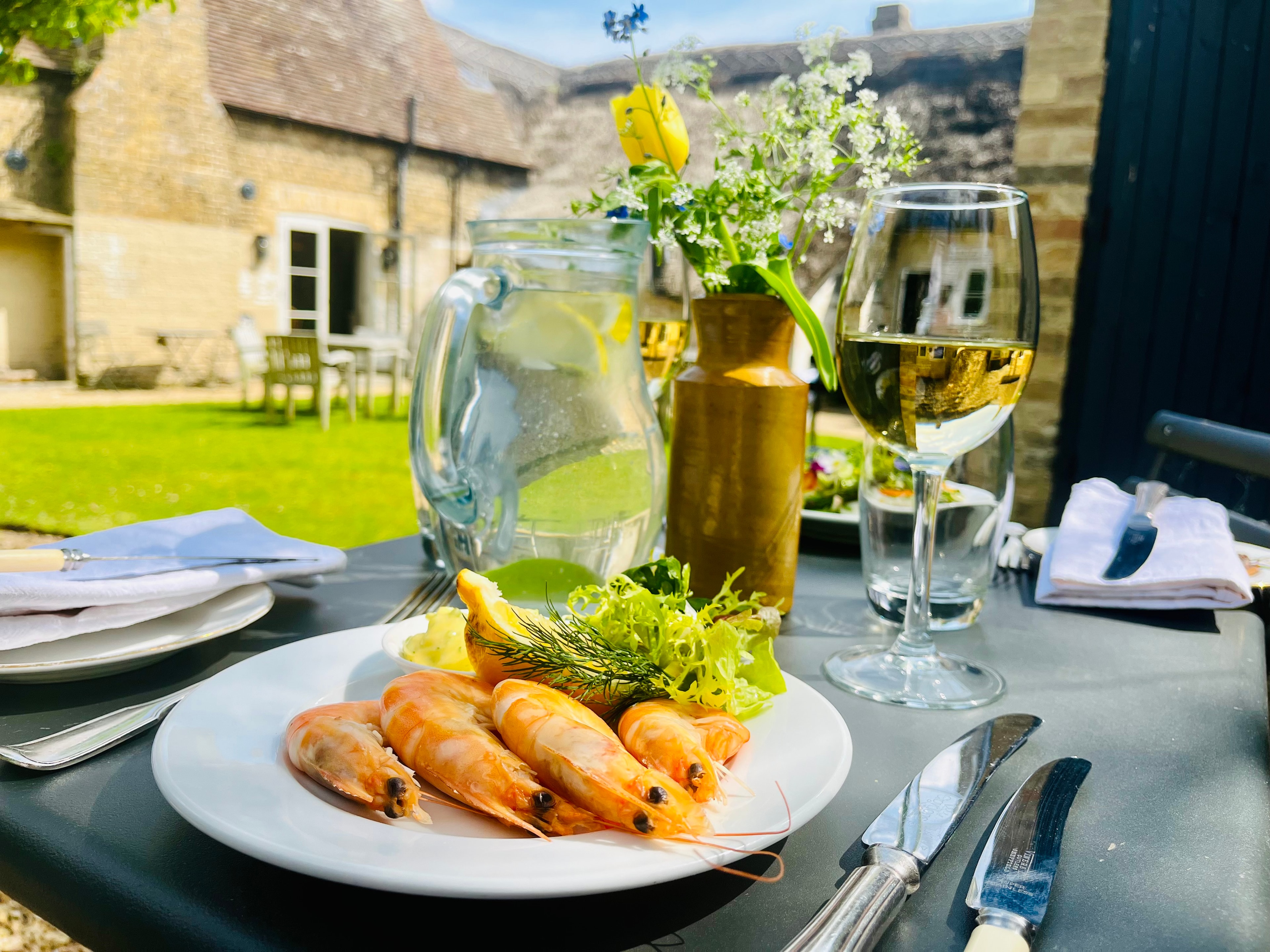 Whole prawns with white wine and lemon in the garden